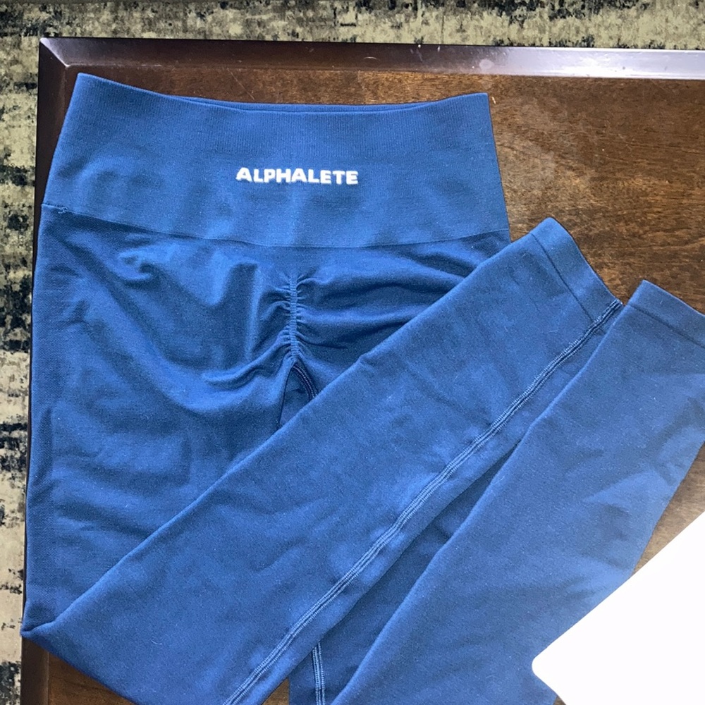 SOLD—Alphalete Amplify leggings